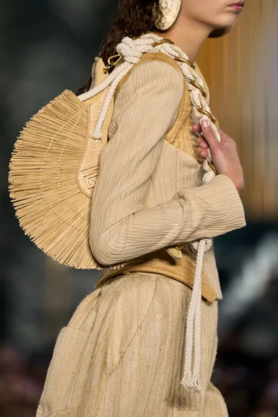 Look 33